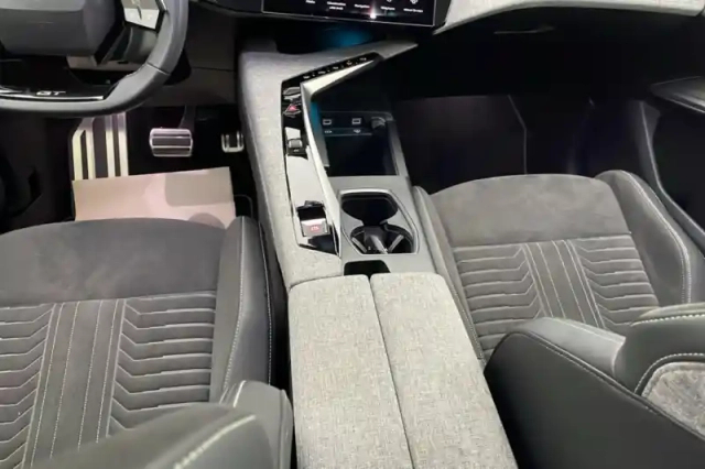 Peugeot 3008 hybrid 136 e-dcs6 — photo 10