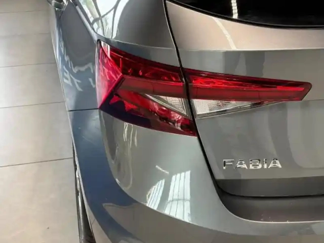 Skoda Fabia 1.0 tsi evo2 95ch limited edition — photo 12