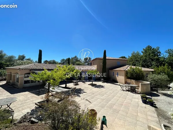 Villa 6 pièces 257 m²