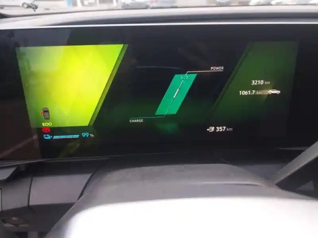 Renault Megane e-tech 220 ch autonomie confort gsr2 — photo 12