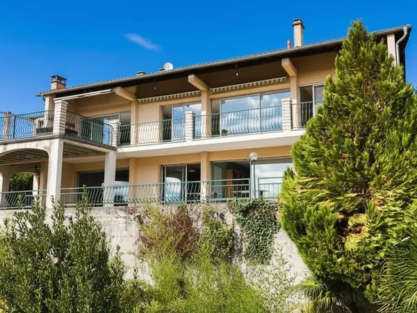 Maison contemporaine d'exception 270 m² vue panoramique sur les Pyrénées