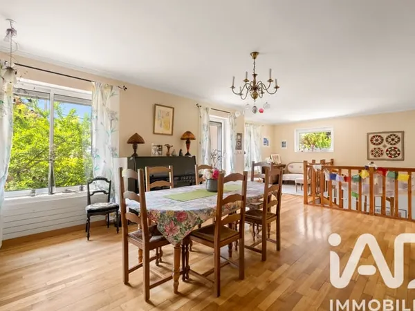 Maison 9 pièces 260 m²