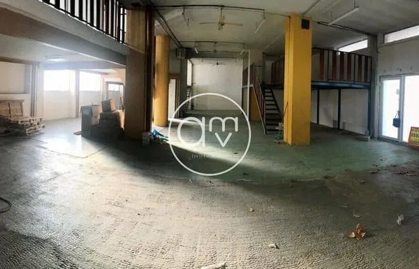 Local commercial 347 m²