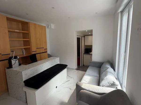 À louer, bureaux rénovés et meublés, situés au 182 avenue du Général-Leclerc à Pantin (93500). D'une