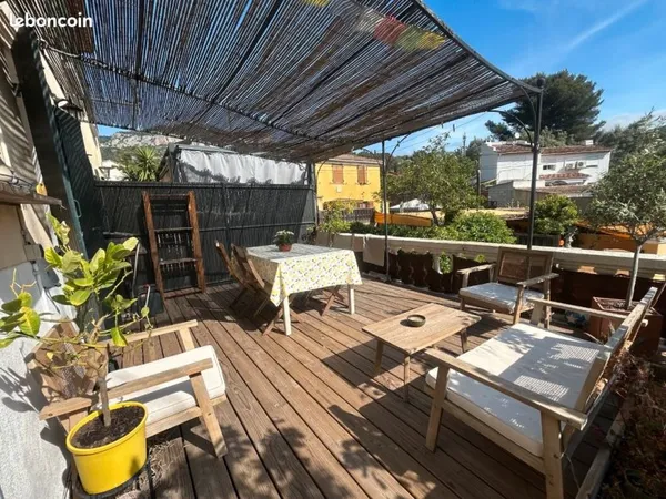 T2 avec terrasse, jardin privatif et stationnement