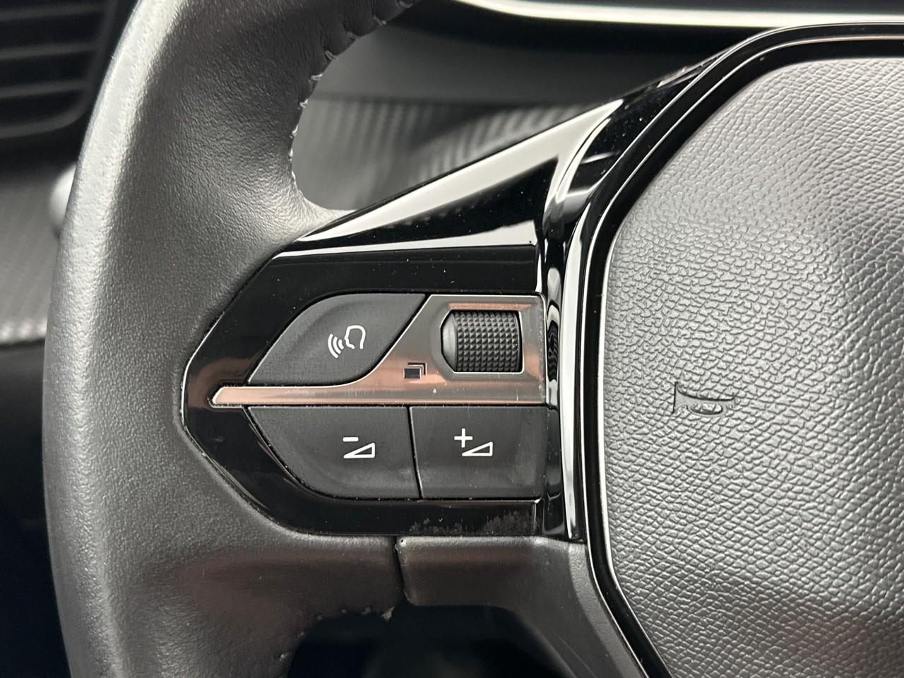Peugeot 2008 puretech 130 s&s bvm6 allure pack — photo 20