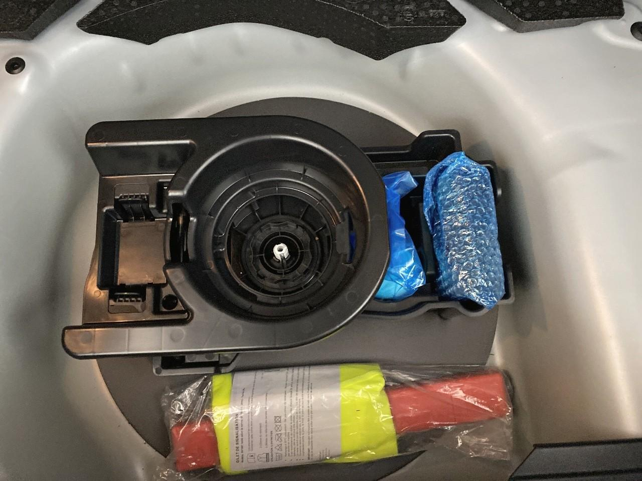 Peugeot 208 1.2 hybrid 100ch allure e-dcs6 — photo 12