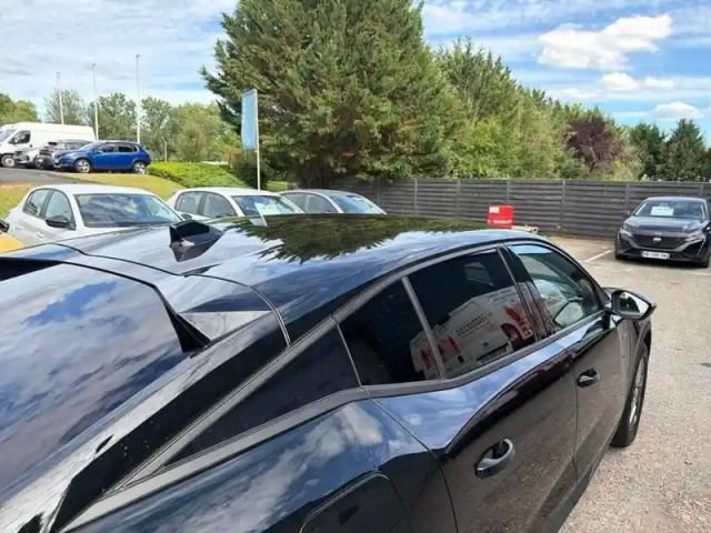 Peugeot 408 phev 180 e-eat8 allure — photo 28