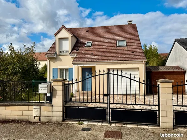 Maison individuelle 6 pièces - 4 chambres - terrain 380 m² - garage