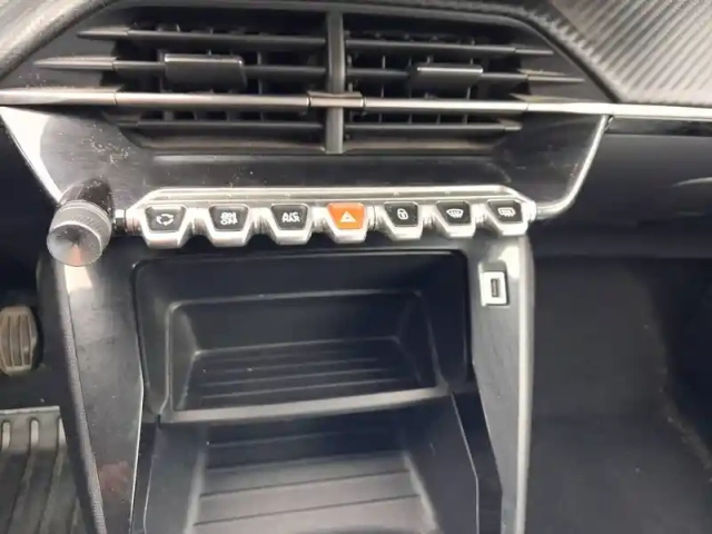 Peugeot 2008 puretech 100 s&amp;s bvm6 — photo 17