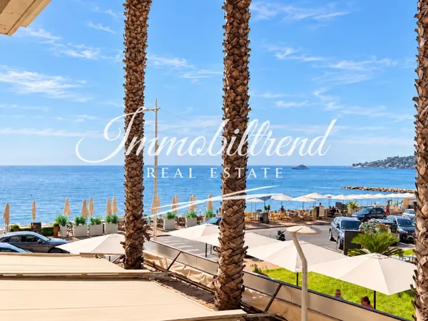 MENTON BORD DE MER – 2 PIÈCES AVEC BALCON ET PARKING