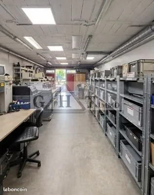 Local industriel 270 m²