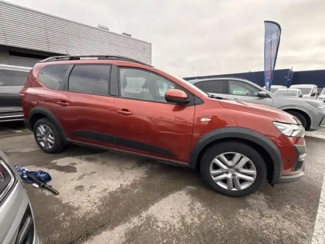 Dacia Jogger 1.0 tce 110 ch confort 7 places — photo 4