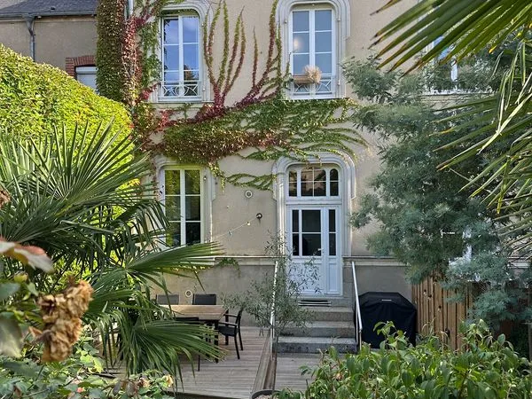 Appartement avec jardin en plein centre-ville Laval