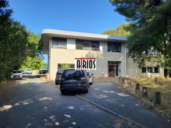 Bâtiment à usage de bureaux (780 m²)