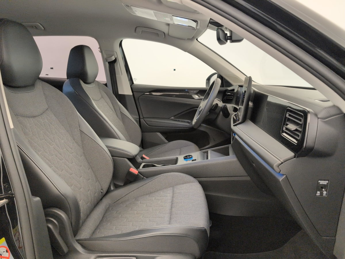 Volkswagen Tiguan — photo 9