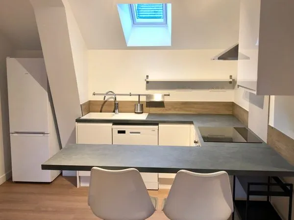 Appartement meublé 3 pièces - 50 m² - Place de la Mairie