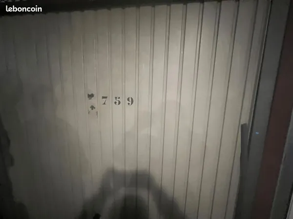 Garage fermé à louer - Villeurbanne, La Perralière
