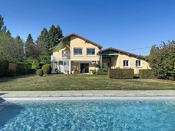 Maison Meximieux 5 pièces 130 m2, piscine , garage , 3 chambres,