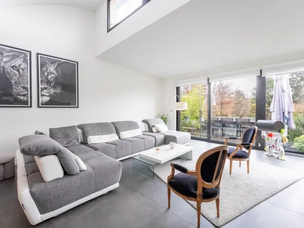 Maison 13 pièces 305 m²