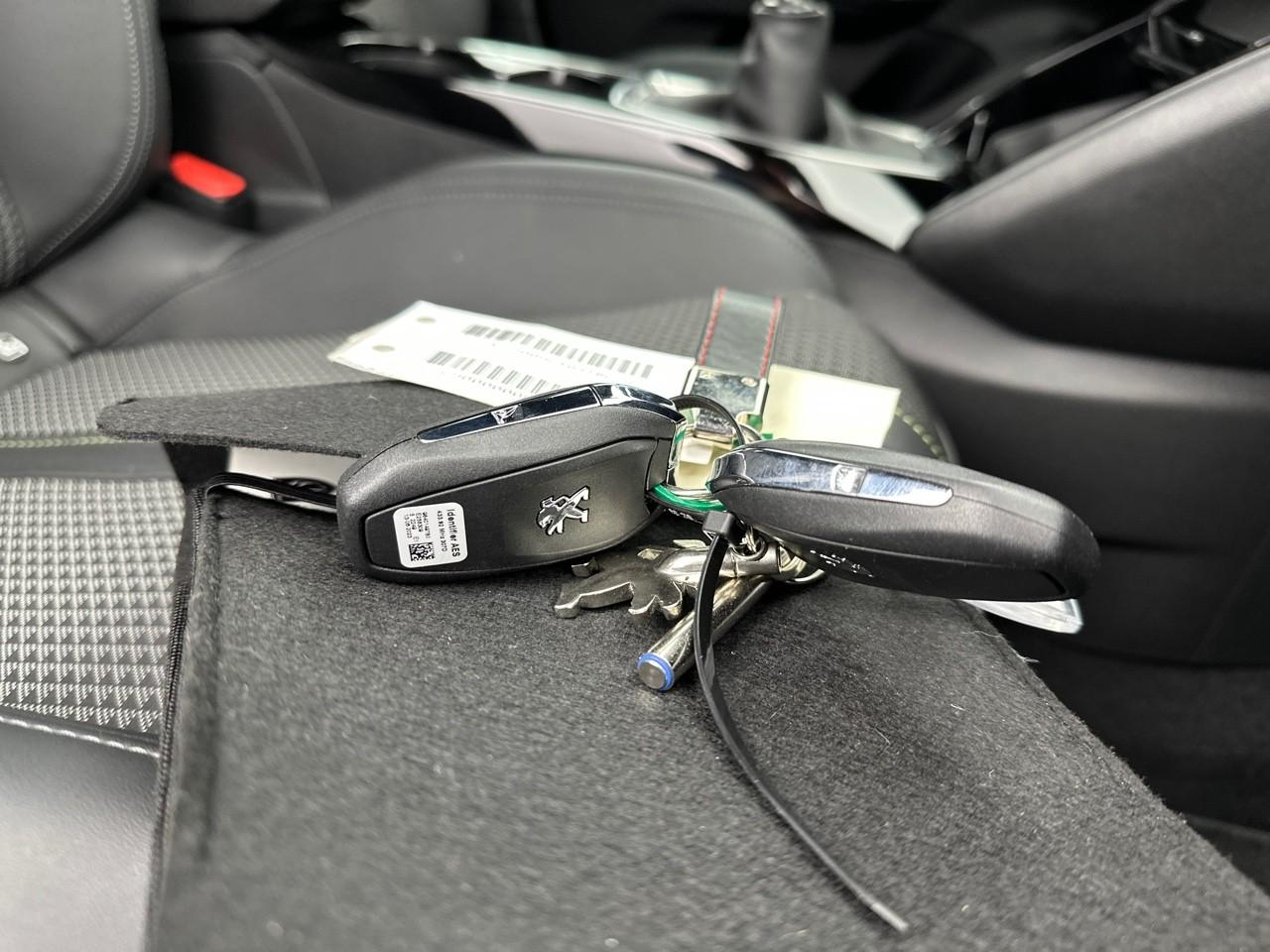 Peugeot 208 bluehdi 100 s&s bvm6 gt — photo 36