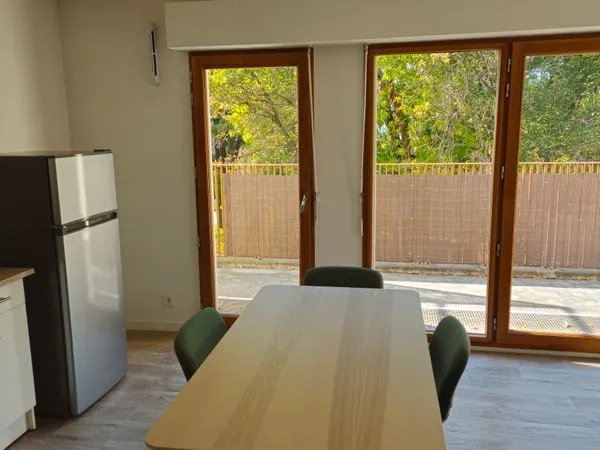 Appartement T3 meublé 64,7 m² moderne avec vaste séjour et parking