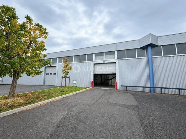 Local d'activité 374 m²