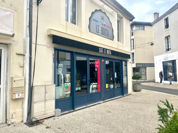 LUCON (85400) COEUR DE VILLE FONDS BAR/RESTAURANT AVEC LICENCE IV ET TRES BON BILAN SUR EMPLACEMENT 