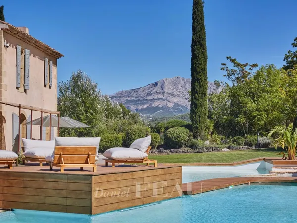 Aix en Provence - Propriété avec vue Sainte Victoire