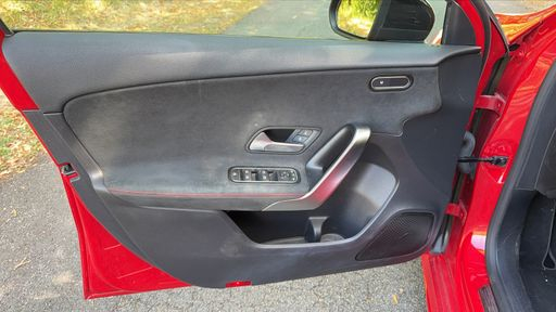 Mercedes Classe A 200 163 7G-DCT - Amg Line Edition – 2018 – 102883 km – Essence – Boîte Automatique — photo 26