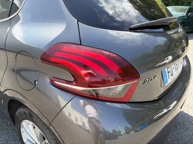 Peugeot 208 puretech 110ch s&amp;s eat6 — photo 17
