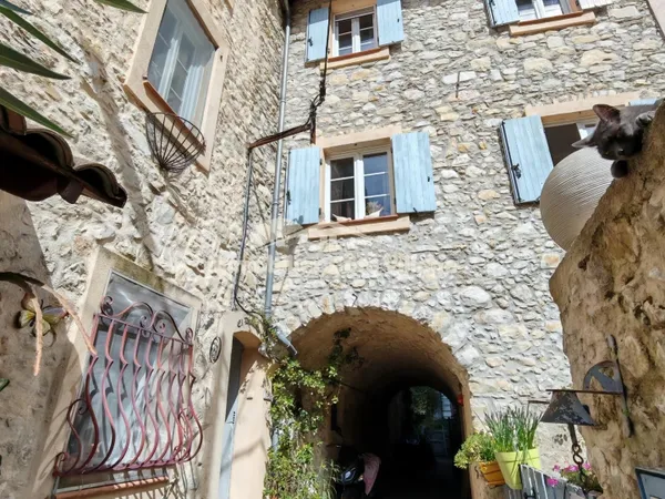 La Trinité Route de Laghet, APPARTEMENT 4 pièces .