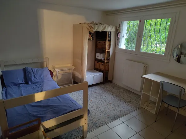 Loue chambre étudiante indépendante chez l'habitant