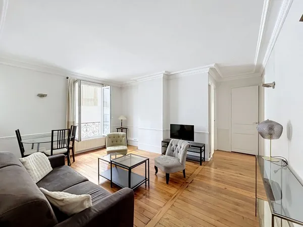 Vends Appartement lumineux parfaitement au calme sur cours