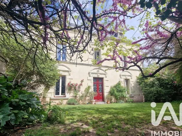 Maison 8 pièces 266 m²