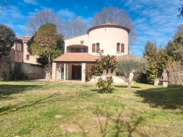 Villa T6 de 180m2 sur 940m2 de terrain avec garage