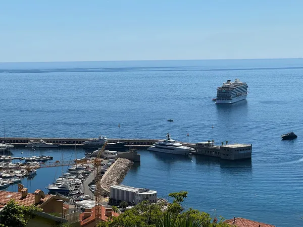 Cap d’Ail – Propriété d’exception avec prestations haut de gamme, piscine, terrasses et vue mer à pr