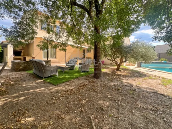Villa familiale 170m² avec piscine au calme, proche d'Uzès