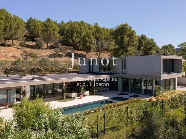 Maison 8 pièces 437 m²