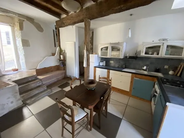 Maison de charme avec véranda, balcon, cave et jardin