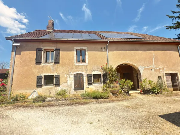 Ancienne ferme Comtoise de 182 m2 sur terrain de 13399 m2.