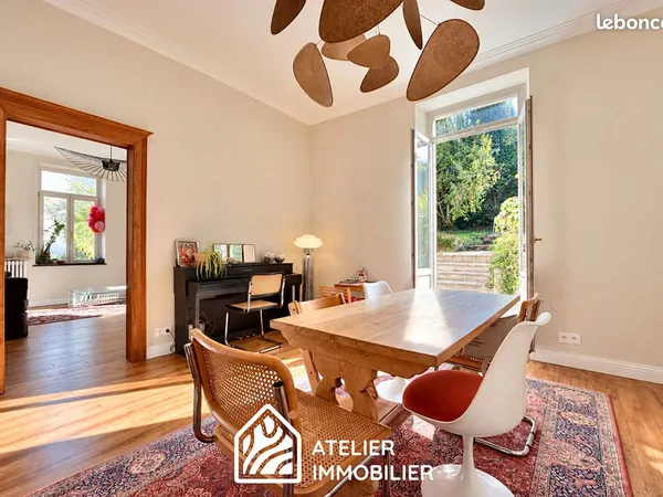 Propriété 7 pièces 163 m²