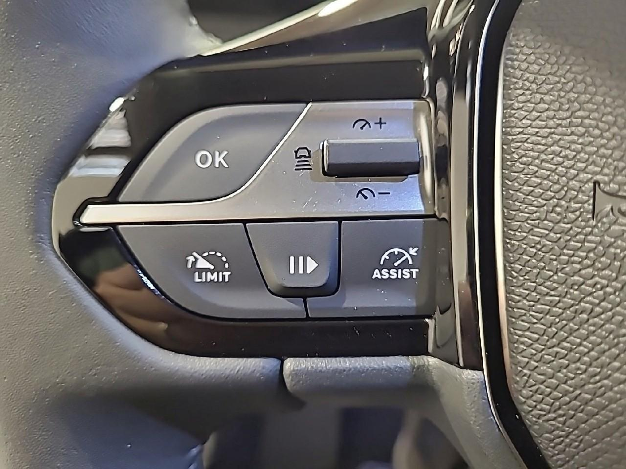 Peugeot 308 hybrid 145 e-dcs6 allure — photo 22