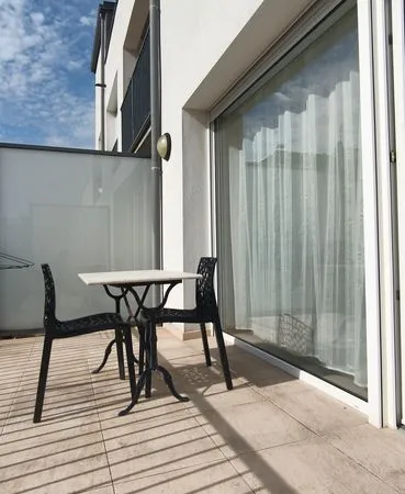 Grand studio+terrasse vue cathedrale+parking