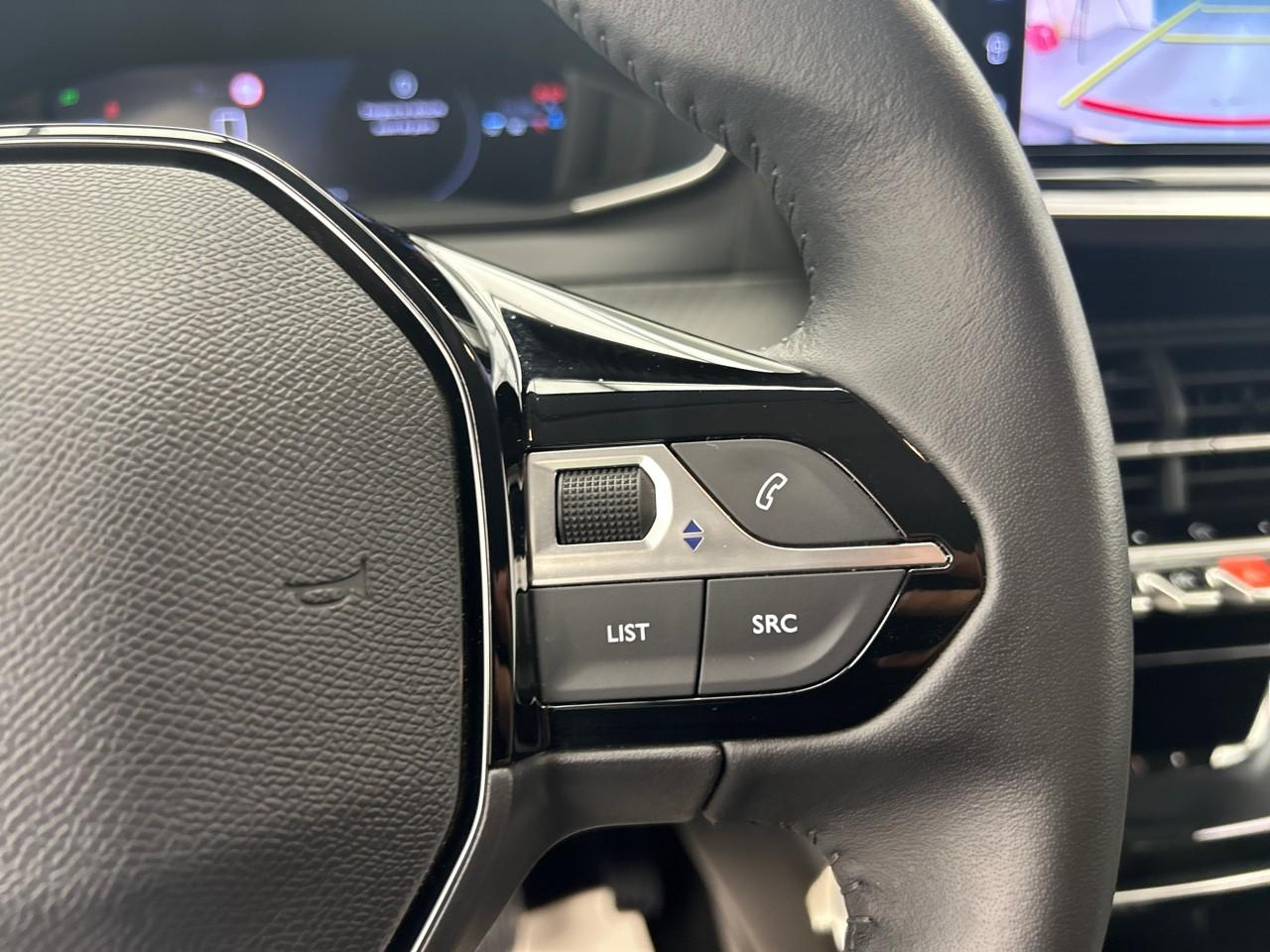 Peugeot 208 100 s&s bvm6 allure — photo 23