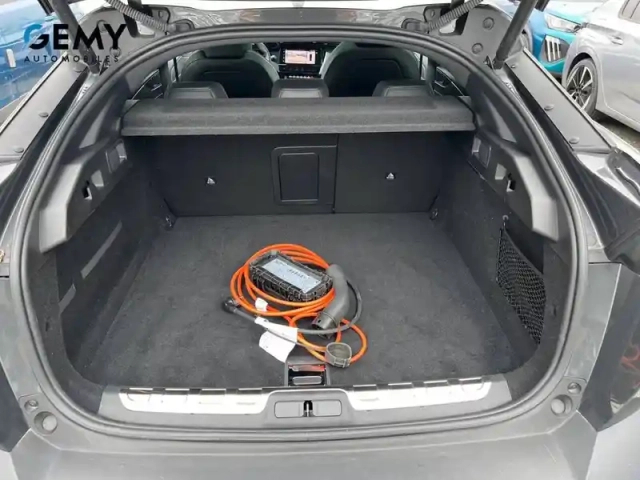 Peugeot 408 phev 225 e-eat8 — photo 6