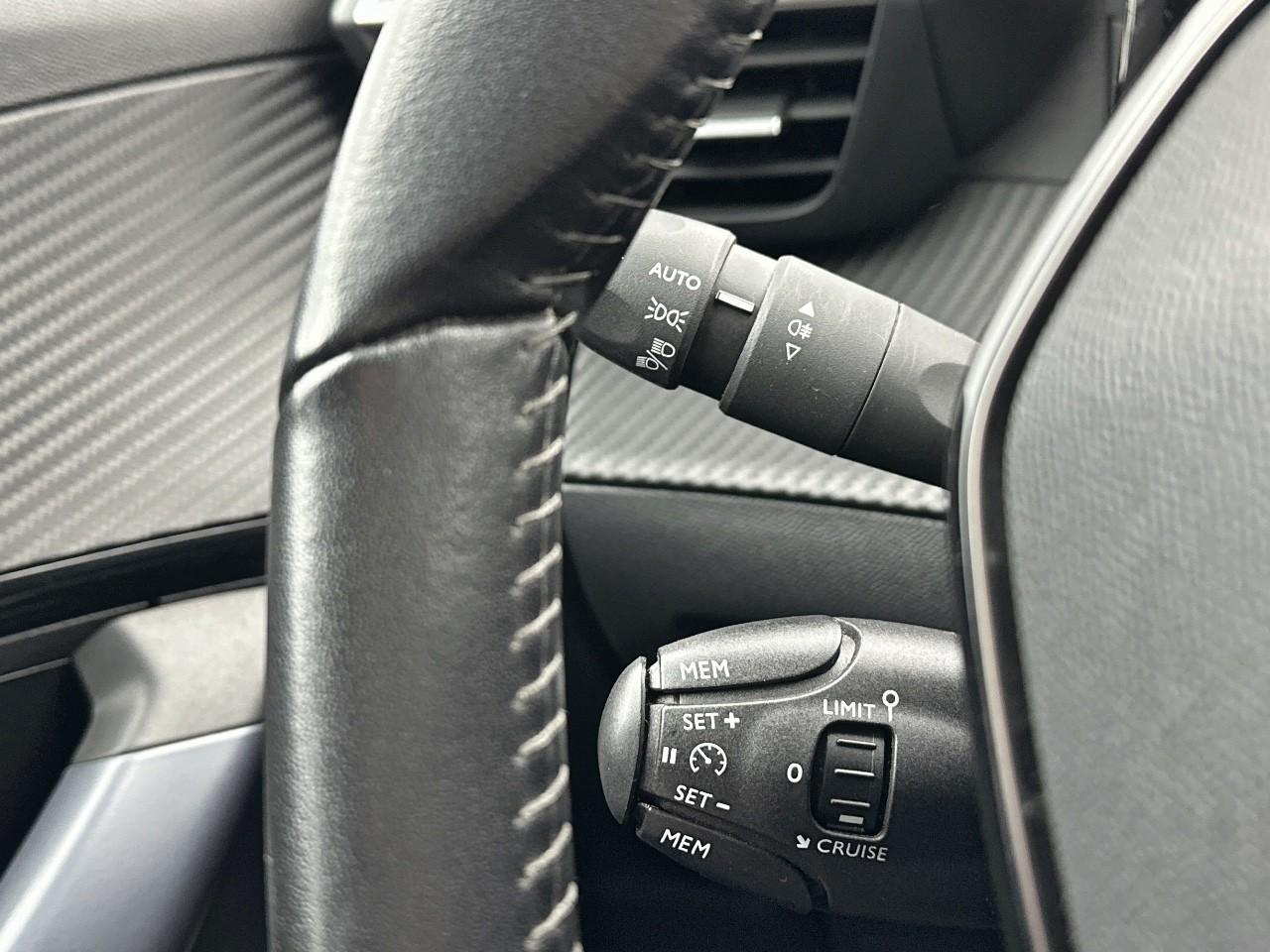 Peugeot 2008 puretech 130 s&s bvm6 allure — photo 19