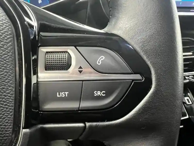 Peugeot 2008 e- 136ch allure — photo 10