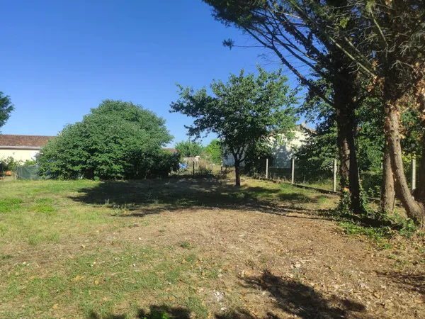Terrain constructible 607 m² avec dépendance 26 m² ? Projet