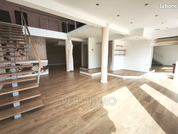 Local commercial 150 m² Saint-Mitre-les-Remparts
